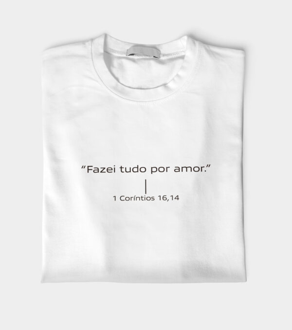 Camiseta 1 Coríntios 16,14 Fazei tudo por amor Manto Vivo